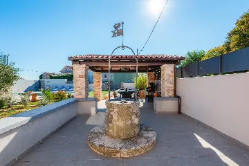 Villa in Pula with Private Heated Pool (Sleeps 12)