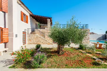 Villa in Pula with Private Heated Pool (Sleeps 12)