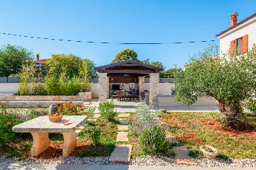 Villa in Pula with Private Heated Pool (Sleeps 12)