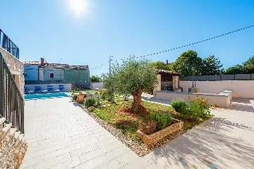 Villa in Pula with Private Heated Pool (Sleeps 12)