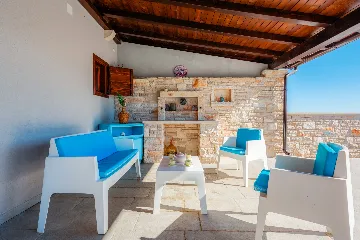 Villa in Pula with Private Heated Pool (Sleeps 12)