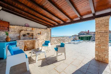 Villa in Pula with Private Heated Pool (Sleeps 12)