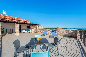 Villa in Pula with Private Heated Pool (Sleeps 12)