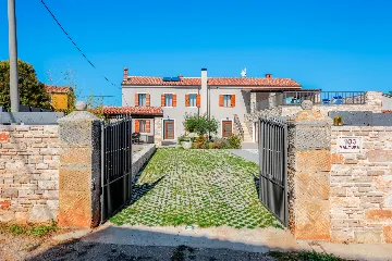 Villa in Pula with Private Heated Pool (Sleeps 12)