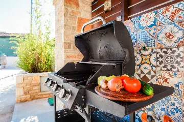 Villa in Pula with Private Heated Pool (Sleeps 12)