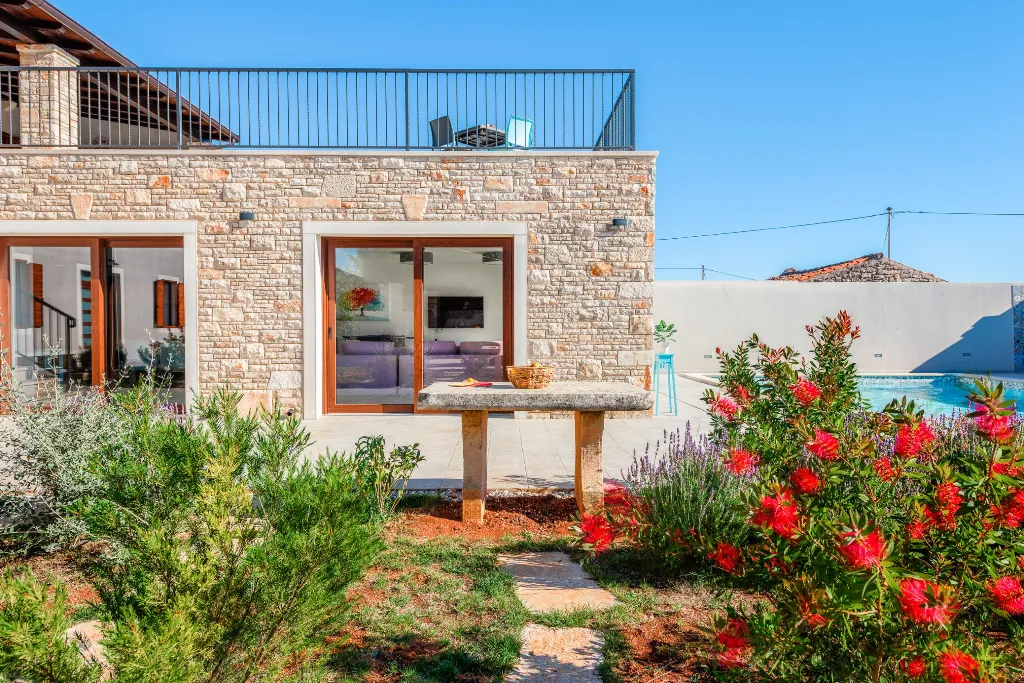 Villa in Pula with Private Heated Pool (Sleeps 12)