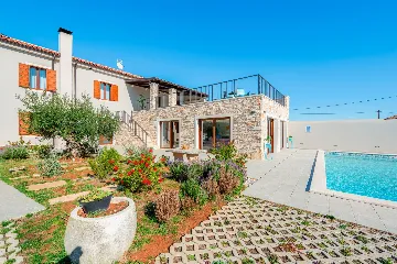 Villa in Pula with Private Heated Pool (Sleeps 12)