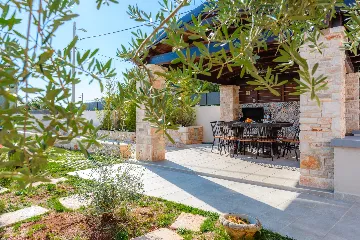 Villa in Pula with Private Heated Pool (Sleeps 12)
