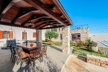 Villa in Pula with Private Heated Pool (Sleeps 12)