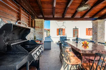 Villa in Pula with Private Heated Pool (Sleeps 12)