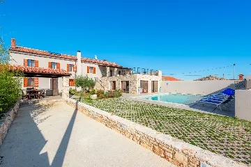 Villa in Pula with Private Heated Pool (Sleeps 12)