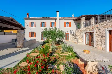 Villa in Pula with Private Heated Pool (Sleeps 12)