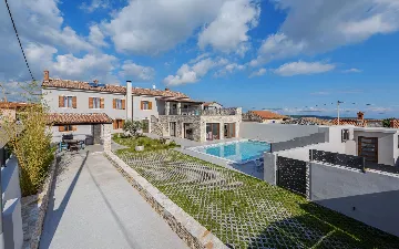 Villa in Pula with Private Heated Pool (Sleeps 12)