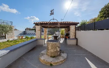 Villa in Pula with Private Heated Pool (Sleeps 12)