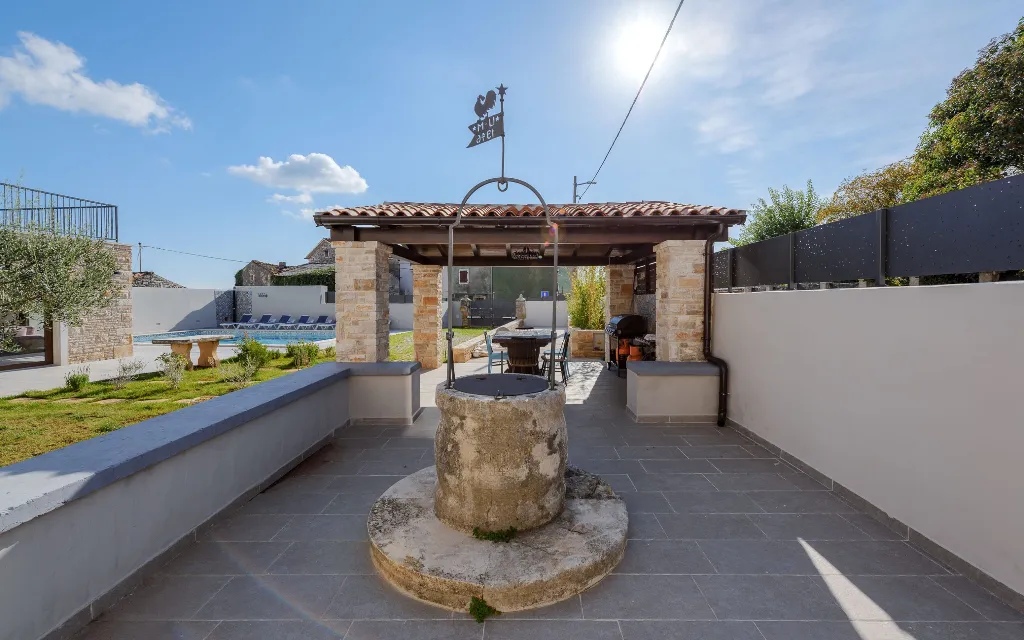 Villa in Pula with Private Heated Pool (Sleeps 12)