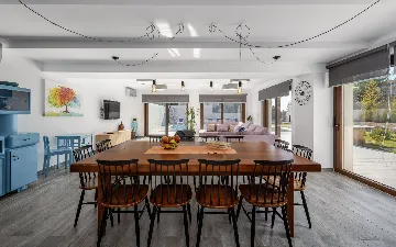 Villa in Pula with Private Heated Pool (Sleeps 12)