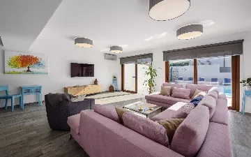 Villa in Pula with Private Heated Pool (Sleeps 12)