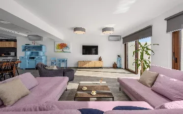 Villa in Pula with Private Heated Pool (Sleeps 12)