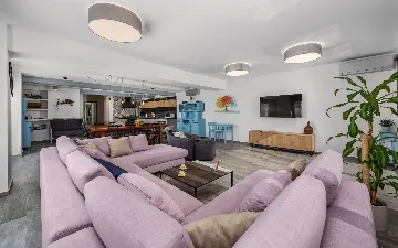 Villa in Pula with Private Heated Pool (Sleeps 12)