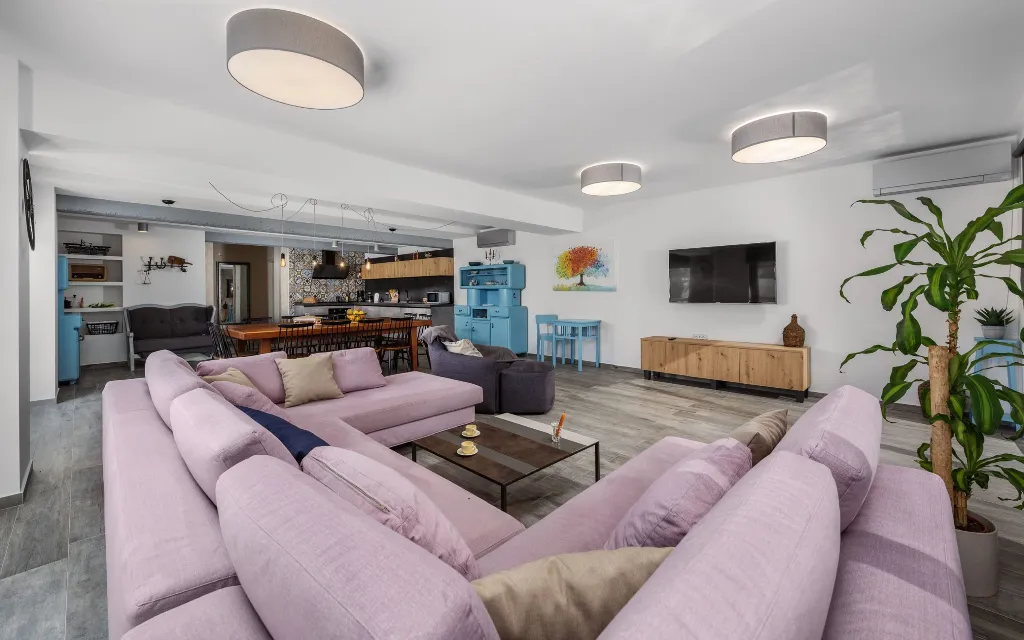 Villa in Pula with Private Heated Pool (Sleeps 12)
