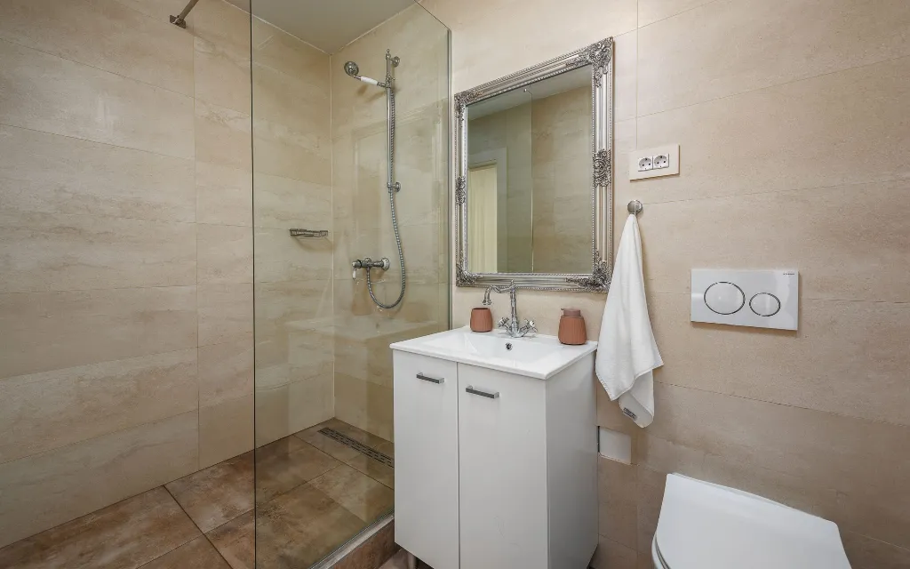 Villa in Pula with Private Heated Pool (Sleeps 12)