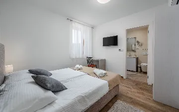 Villa in Pula with Private Heated Pool (Sleeps 12)