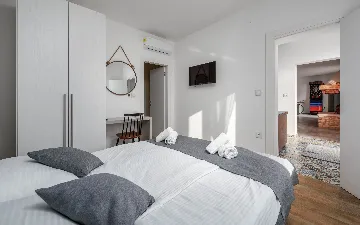 Villa in Pula with Private Heated Pool (Sleeps 12)