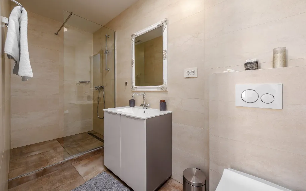 Villa in Pula with Private Heated Pool (Sleeps 12)