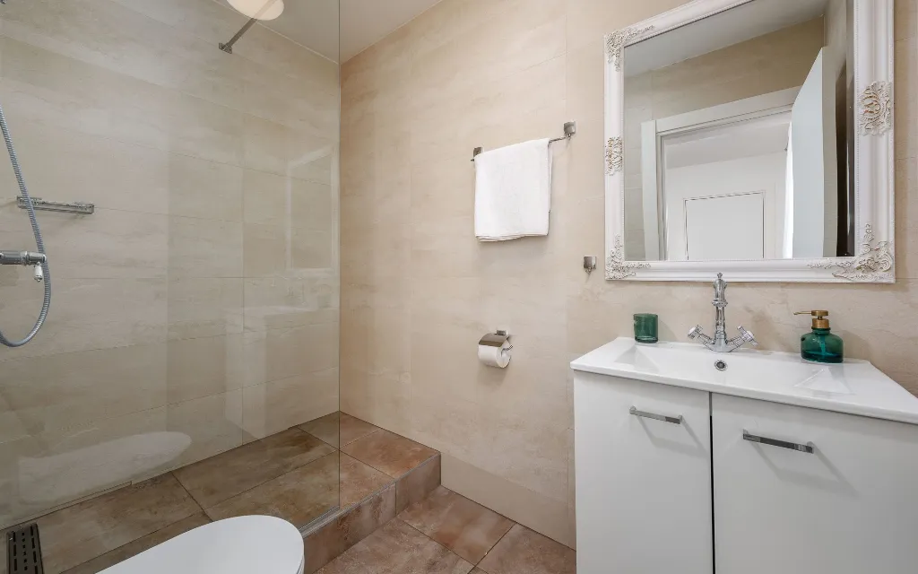 Villa in Pula with Private Heated Pool (Sleeps 12)