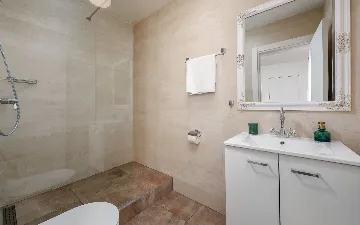 Villa in Pula with Private Heated Pool (Sleeps 12)