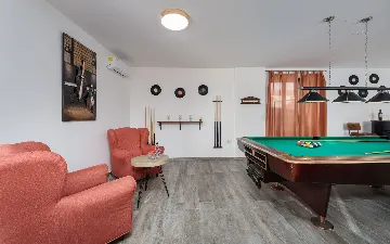 Villa in Pula with Private Heated Pool (Sleeps 12)