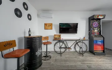 Villa in Pula with Private Heated Pool (Sleeps 12)