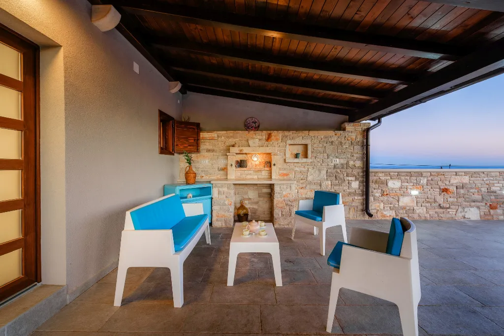 Villa in Pula with Private Heated Pool (Sleeps 12)