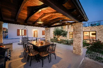 Villa in Pula with Private Heated Pool (Sleeps 12)