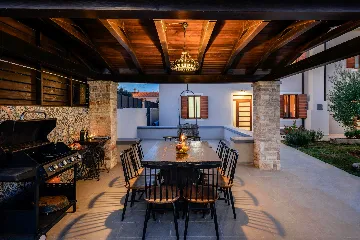 Villa in Pula with Private Heated Pool (Sleeps 12)