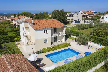 Family Villa in Poreč for Up to 10 Guests