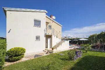 Family Villa in Poreč for Up to 10 Guests