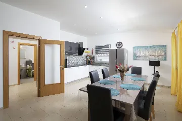Family Villa in Poreč for Up to 10 Guests