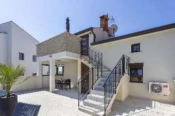 Poreč Mugeba Apartment for Up to 4 Guests with Pool