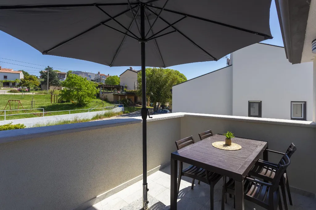 Poreč Mugeba Apartment for Up to 4 Guests with Pool