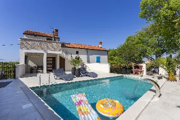 Poreč Mugeba Apartment for Up to 4 Guests with Pool