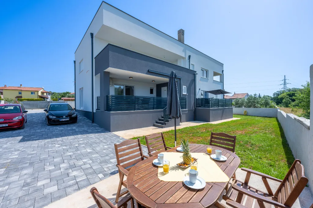 1-Bedroom Apartment for 4 in Pula