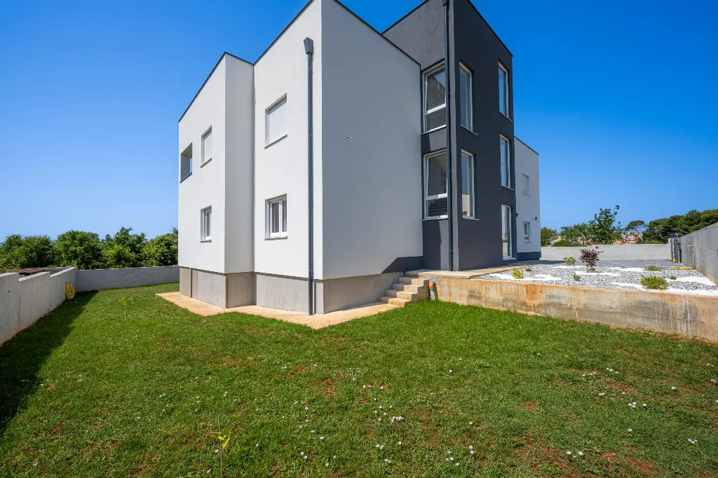 Two-Bedroom Apartment for 5 Guests in Pula