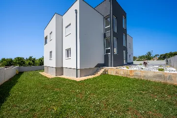 Two-Bedroom Apartment for 5 Guests in Pula