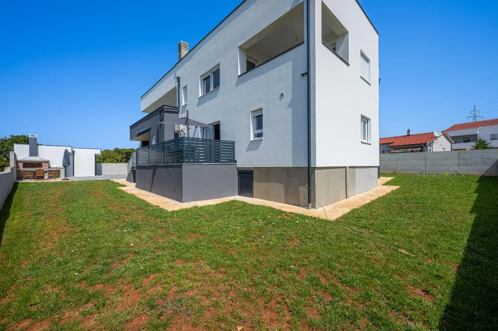 Two-Bedroom Apartment for 5 Guests in Pula