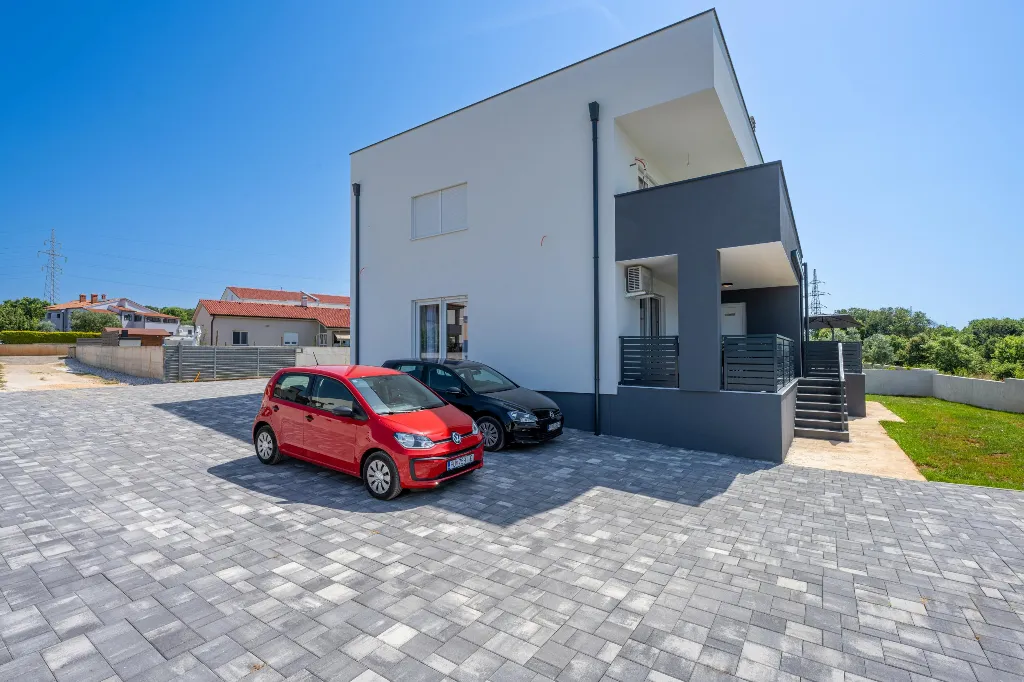 Two-Bedroom Apartment for 5 Guests in Pula