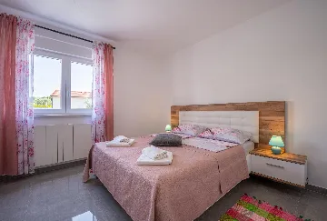 Two-Bedroom Apartment for 5 Guests in Pula