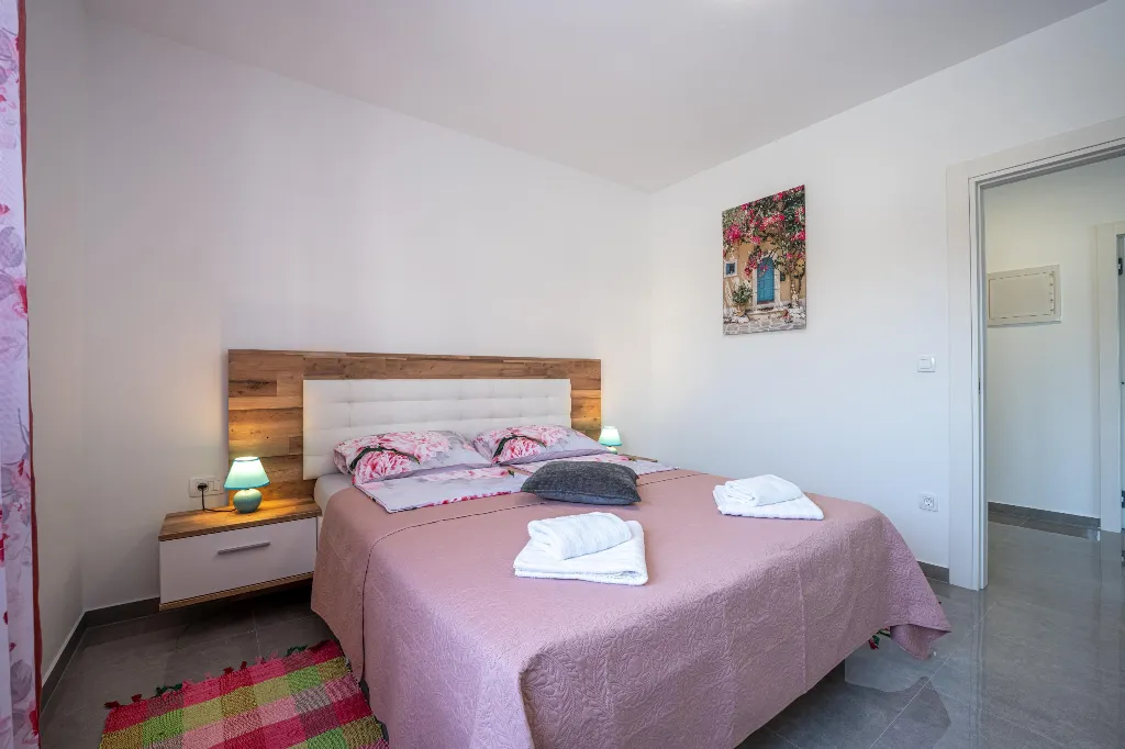 Two-Bedroom Apartment for 5 Guests in Pula