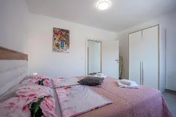 Two-Bedroom Apartment for 5 Guests in Pula