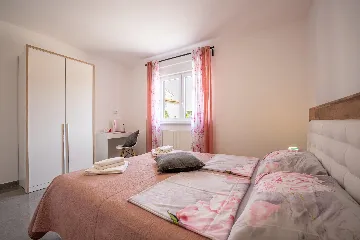 Two-Bedroom Apartment for 5 Guests in Pula